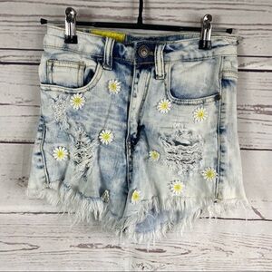 Machine distressed washed out high waisted shorts with daisies Sz 26